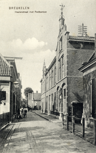 8659 Gezicht in de Heerenstraat te Breukelen, uit het noorden, met rechts de voorzijde van het postkantoor.